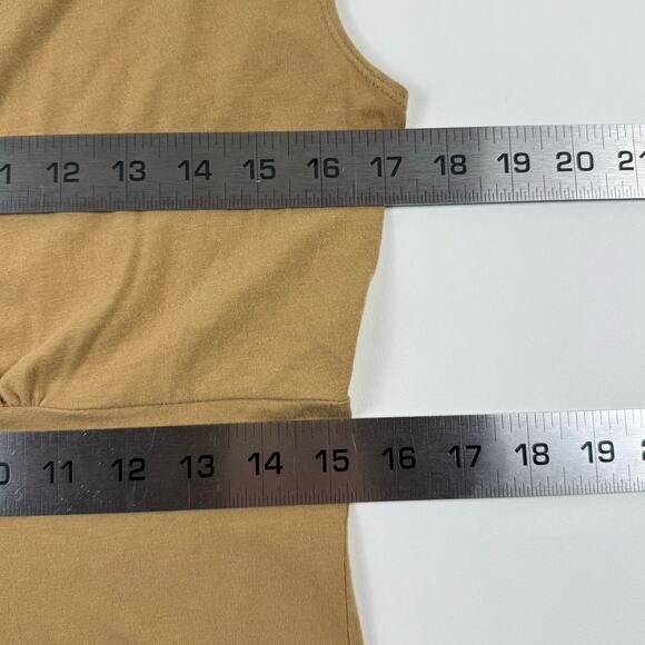 Women's Y2K Tan Wrap Style Fitted Cap Sleeve Silhouette Top | New York & Company - Picture 6 of 7